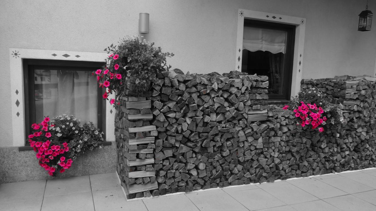 Garni Gimea Hotel Livigno Exterior photo